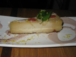 uncheesecake with goji berries