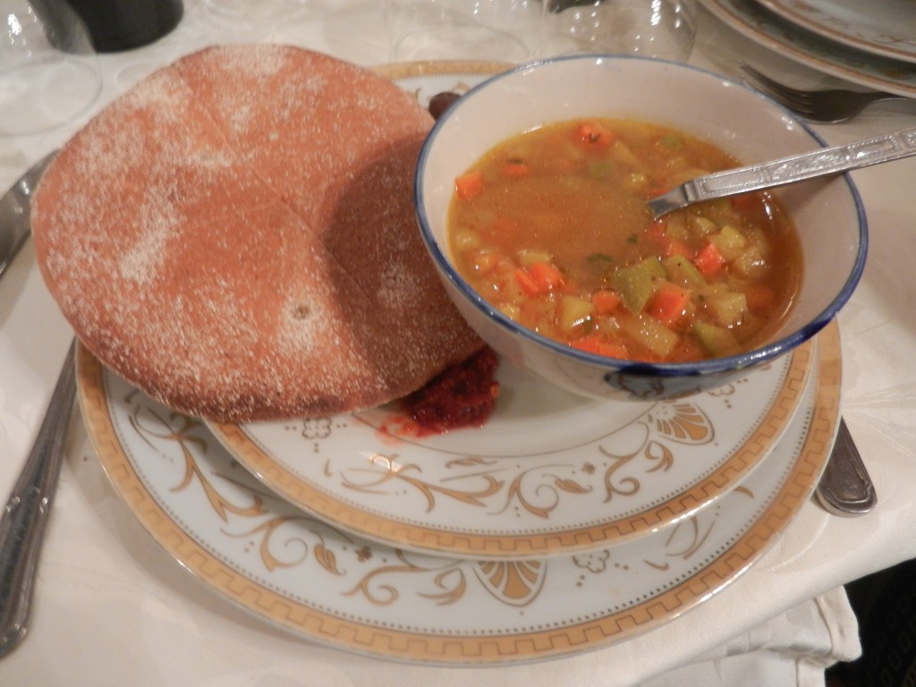 fesdinnershowbreadsoup