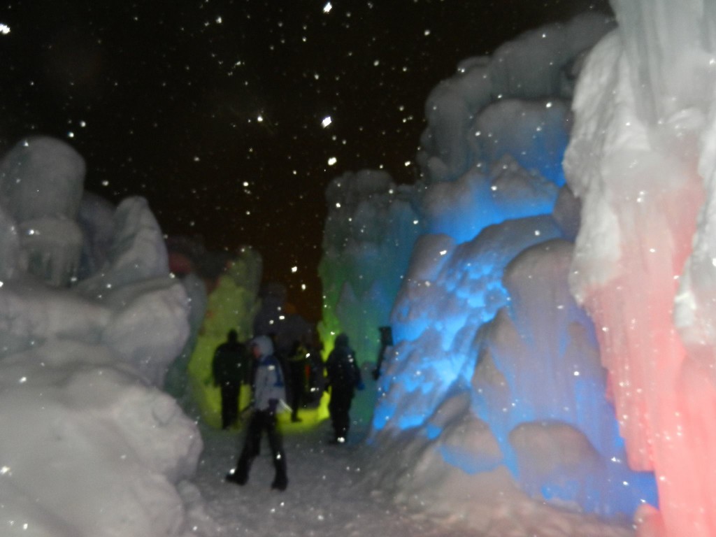 icecastlesmulticolorwalkways