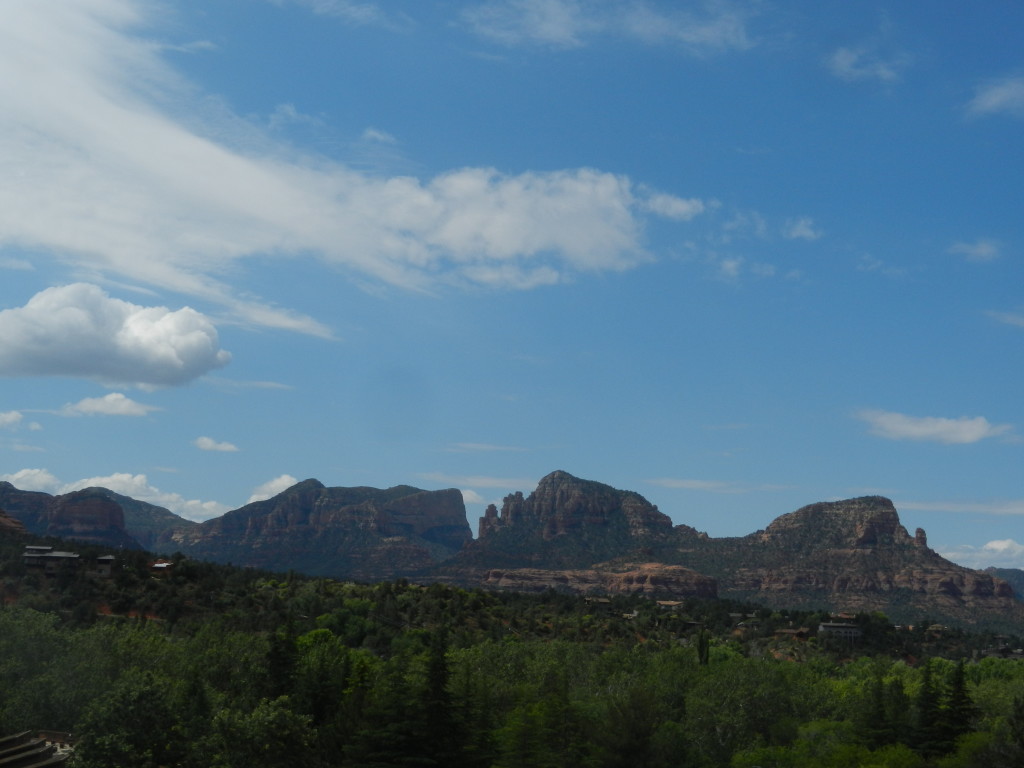 redrocksbackdwontownsedona