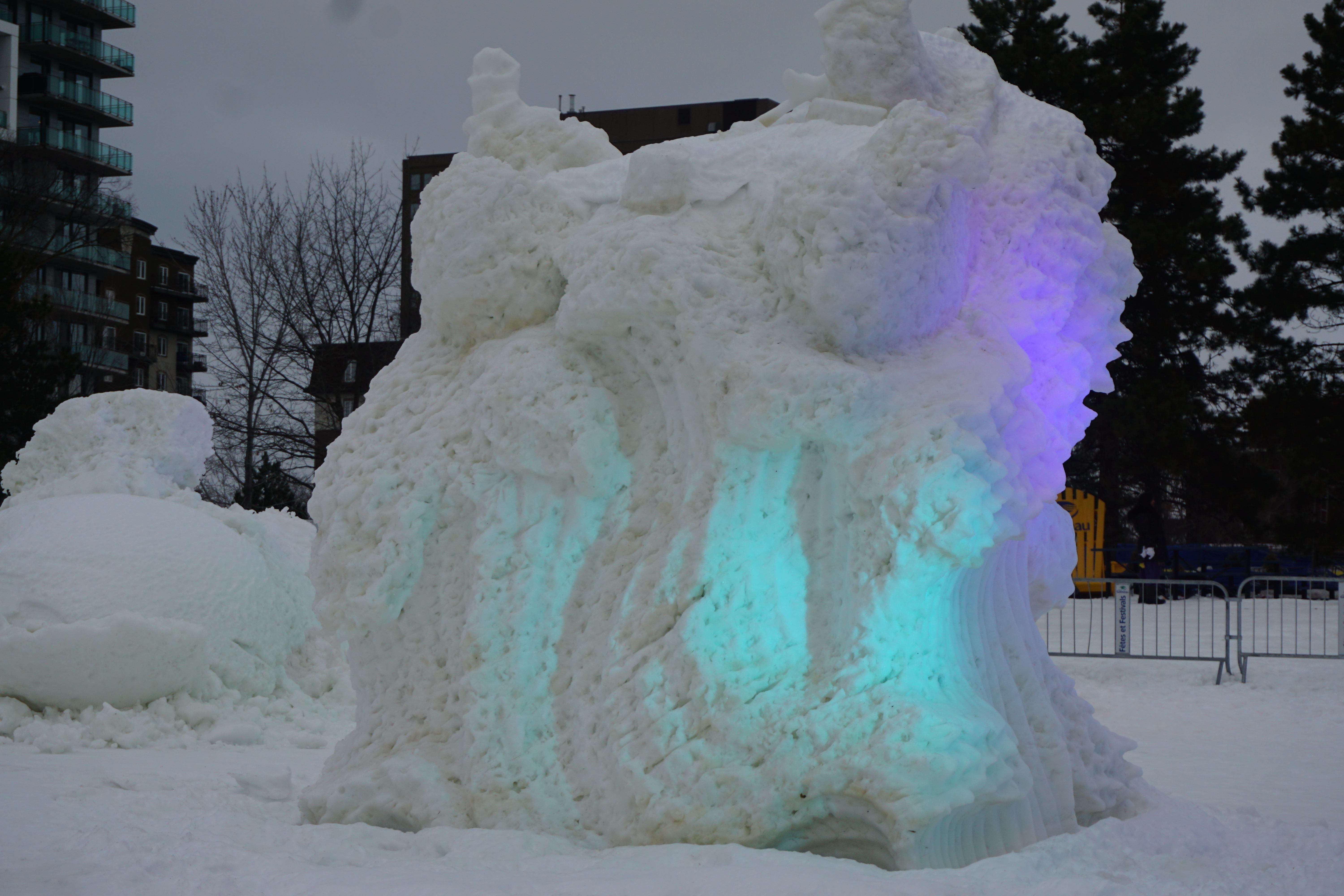 snowsculpturelitnighgatineau